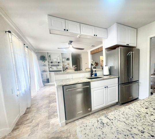 1103 Shadwell Dr, San Antonio, TX 78228