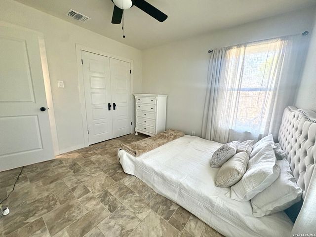 1103 Shadwell Dr, San Antonio, TX 78228