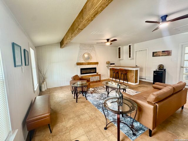 1103 Shadwell Dr, San Antonio, TX 78228