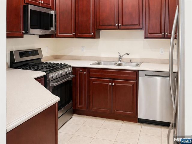 1 Orient W Orient 305, Rutherford, NJ 07070