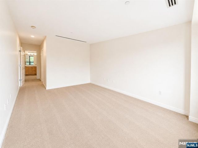 1 Orient W Orient 305, Rutherford, NJ 07070