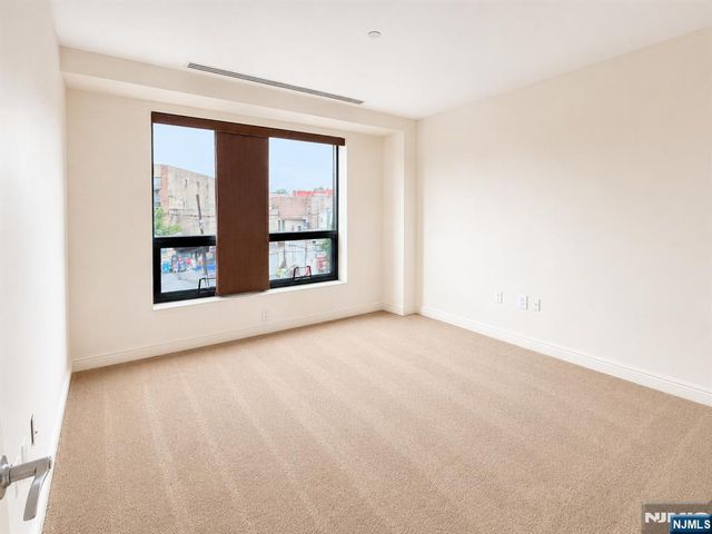 1 Orient W Orient 305, Rutherford, NJ 07070