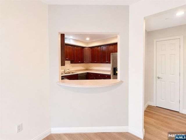 1 Orient W Orient 305, Rutherford, NJ 07070