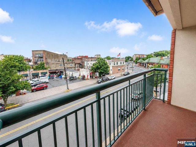 1 Orient W Orient 305, Rutherford, NJ 07070