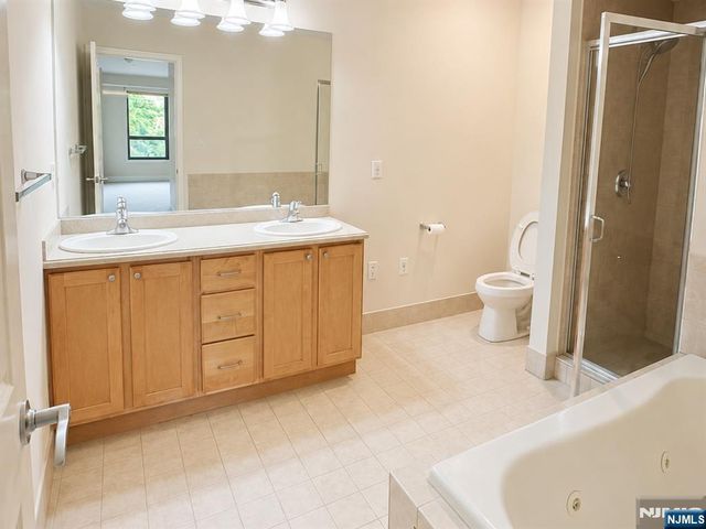 1 Orient W Orient 305, Rutherford, NJ 07070