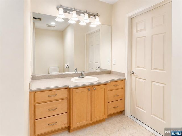 1 Orient W Orient 305, Rutherford, NJ 07070