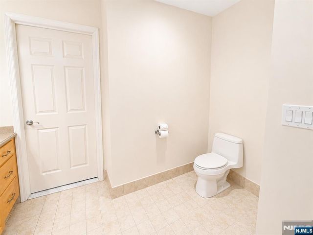 1 Orient W Orient 305, Rutherford, NJ 07070