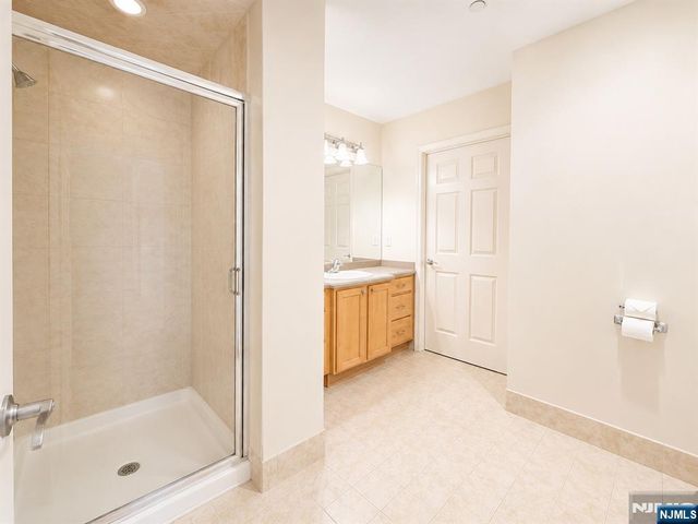 1 Orient W Orient 305, Rutherford, NJ 07070
