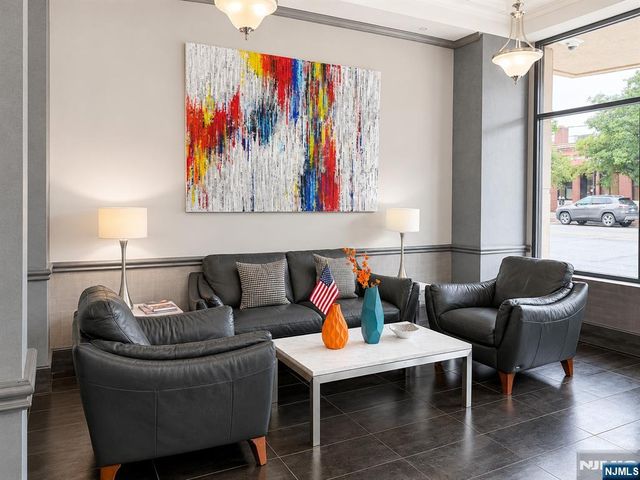 1 Orient W Orient 305, Rutherford, NJ 07070