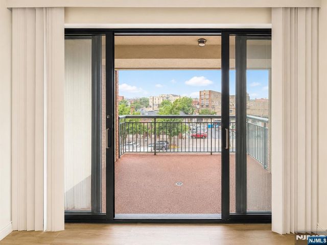 1 Orient W Orient 305, Rutherford, NJ 07070