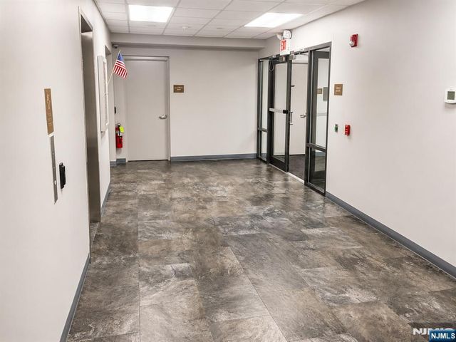 1 Orient W Orient 305, Rutherford, NJ 07070