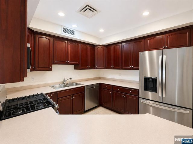 1 Orient W Orient 305, Rutherford, NJ 07070