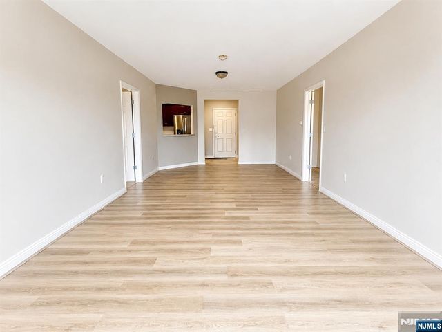 1 Orient W Orient 305, Rutherford, NJ 07070