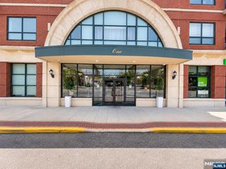 1 Orient W Orient 305, Rutherford, NJ 07070