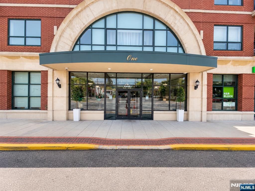 1 Orient W Orient 305, Rutherford, NJ 07070