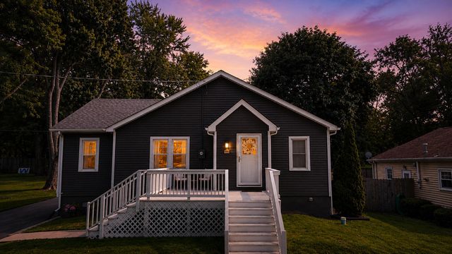 609 W North Street, Crown Point, IN 46307