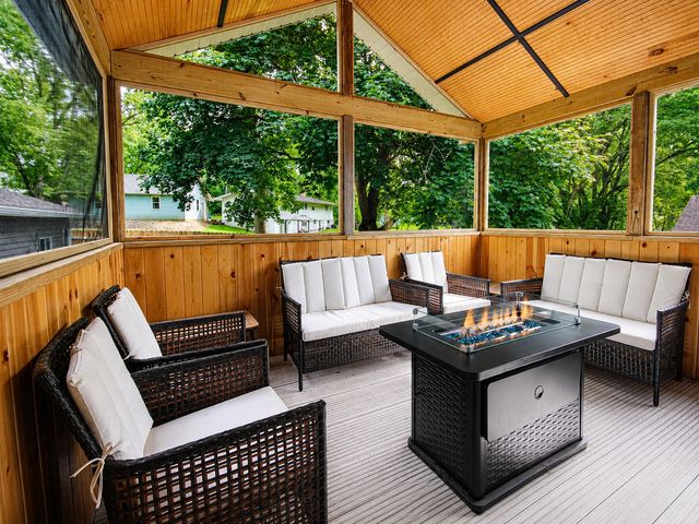 609 W North Street, Crown Point, IN 46307