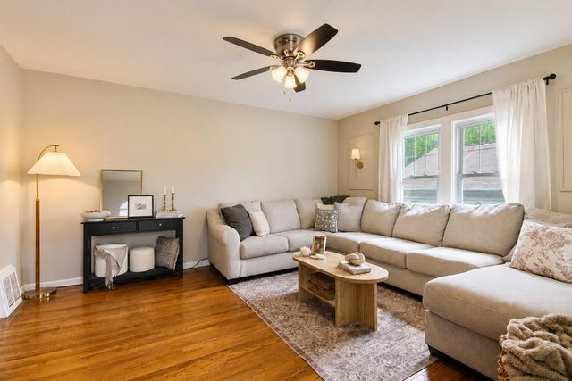 609 W North Street, Crown Point, IN 46307