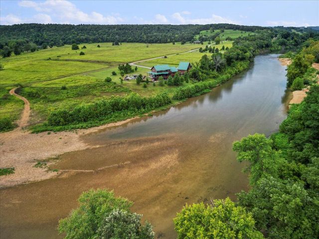 644 Northfork Village Road, Tecumseh, MO 65760