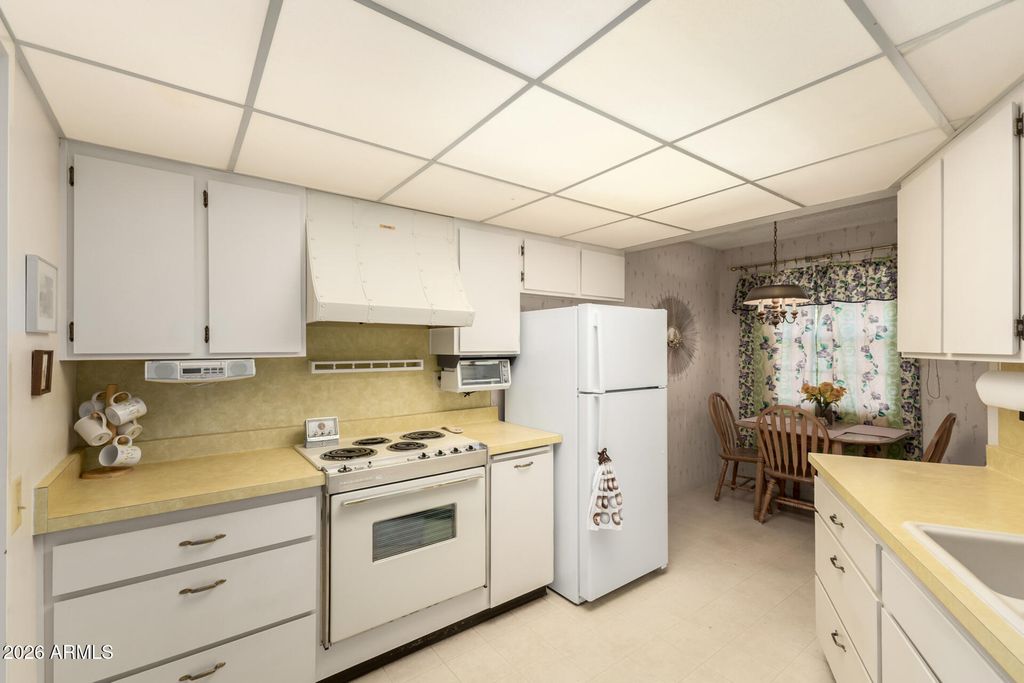 Image 15 of property listing at 17218 N 106TH Avenue, Sun City, AZ 85373