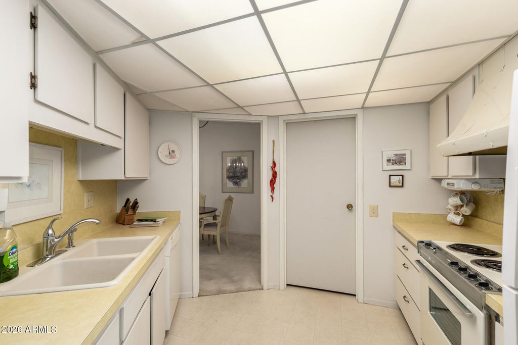 Image 16 of property listing at 17218 N 106TH Avenue, Sun City, AZ 85373