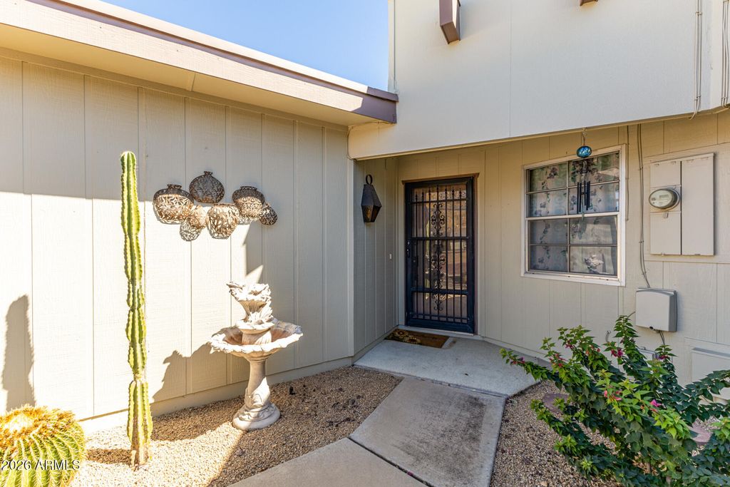 Image 3 of property listing at 17218 N 106TH Avenue, Sun City, AZ 85373