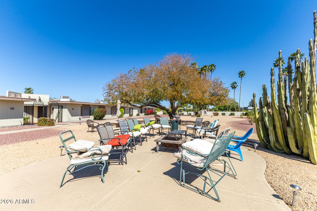 Image 32 of property listing at 17218 N 106TH Avenue, Sun City, AZ 85373