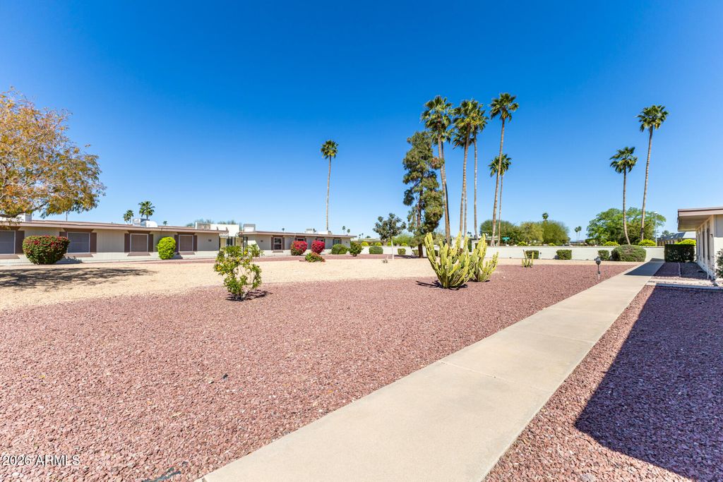 Image 36 of property listing at 17218 N 106TH Avenue, Sun City, AZ 85373