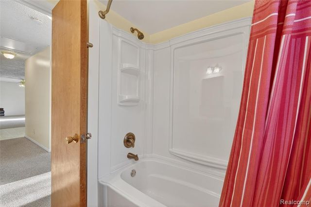 10960 Heather Lane, Whitmore Lake, MI 48189