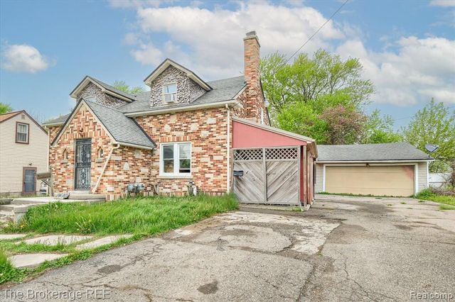 1410 W Atherton Road, Flint, MI 48507