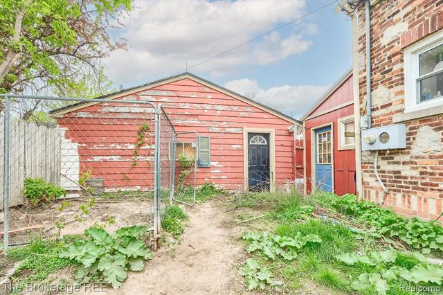 1410 W Atherton Road, Flint, MI 48507
