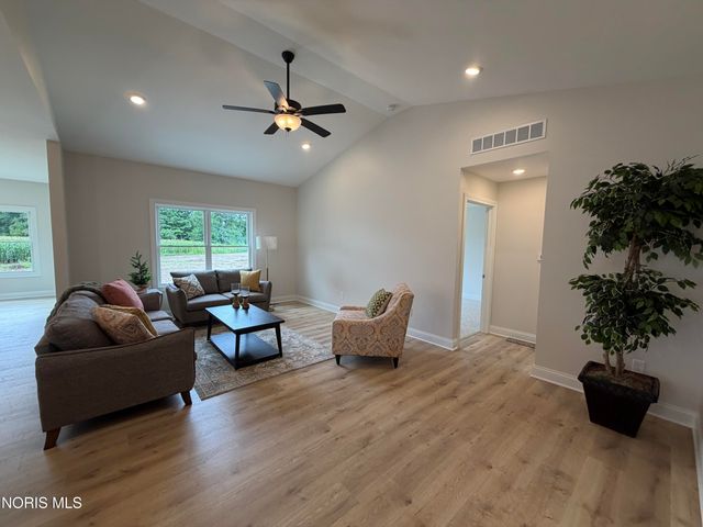 1307 Limerick Lane, Waterville, OH 43566