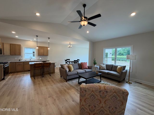1307 Limerick Lane, Waterville, OH 43566