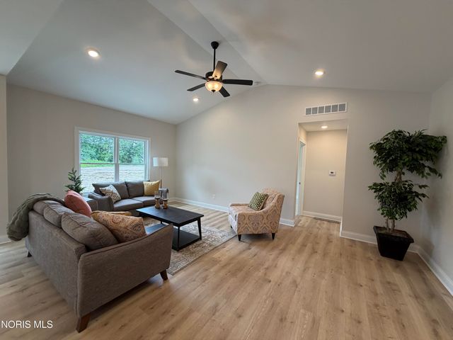 1307 Limerick Lane, Waterville, OH 43566