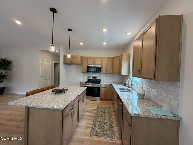 1307 Limerick Lane, Waterville, OH 43566