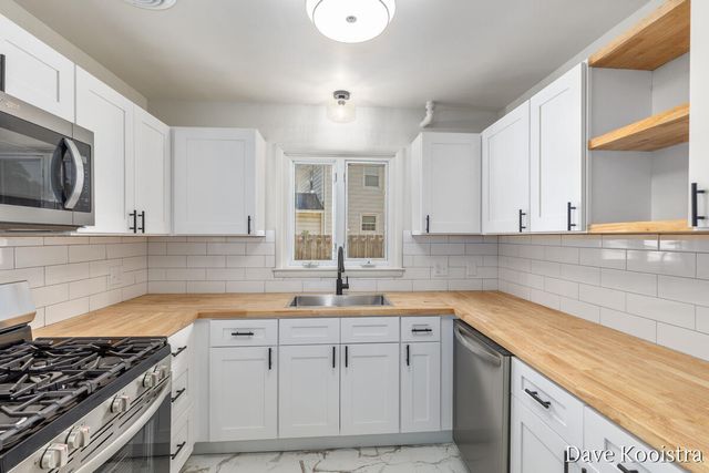 2530 De Hoop Avenue Sw, City Of Wyoming, MI 49509
