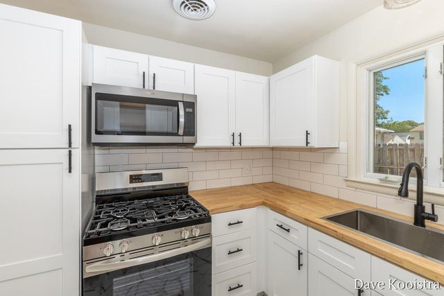 2530 De Hoop Avenue Sw, City Of Wyoming, MI 49509