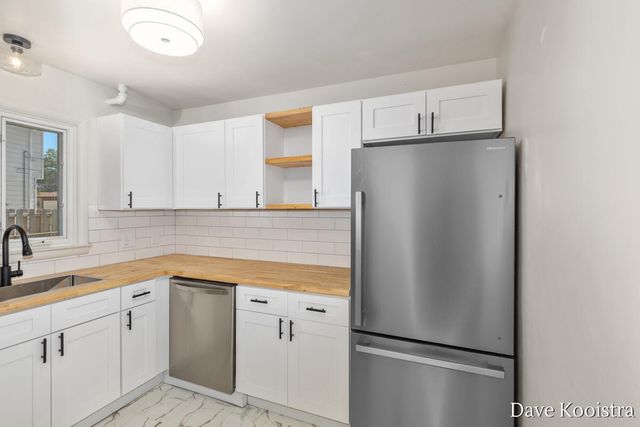 2530 De Hoop Avenue Sw, City Of Wyoming, MI 49509