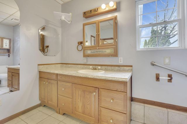 3243 Dixon Road SW, Pataskala, OH 43062