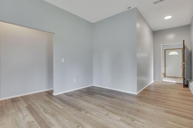 3243 Dixon Road SW, Pataskala, OH 43062
