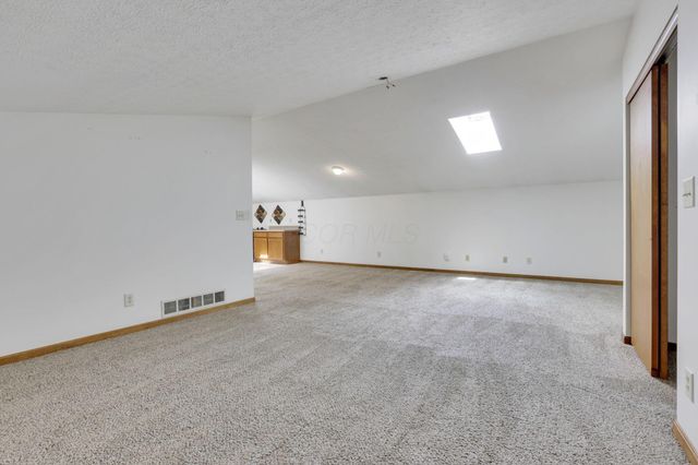 3243 Dixon Road SW, Pataskala, OH 43062