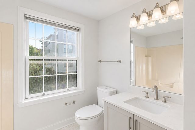 174 Everett St, Boston, MA 02128