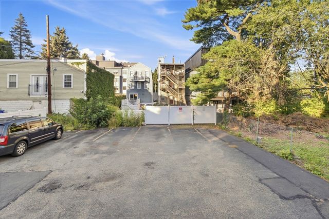 174 Everett St, Boston, MA 02128
