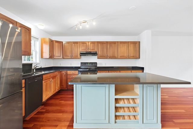 174 Everett St, Boston, MA 02128