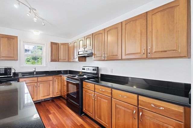 174 Everett St, Boston, MA 02128