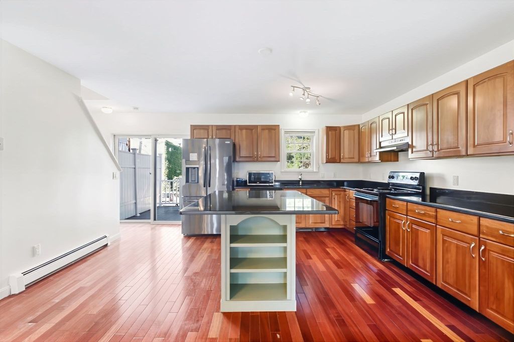 174 Everett St, Boston, MA 02128