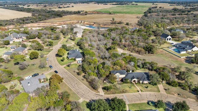 1240 Autumn Oaks Circle, China Spring, TX 76633