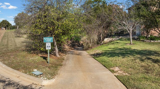 1240 Autumn Oaks Circle, China Spring, TX 76633