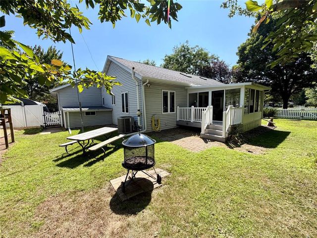 1432 Perry Street, Chippewa Falls, WI 54729