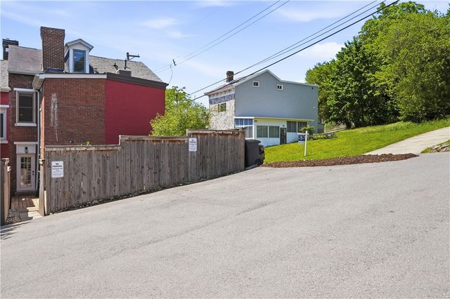 1616 Monterey St, Central North Side, PA 15212